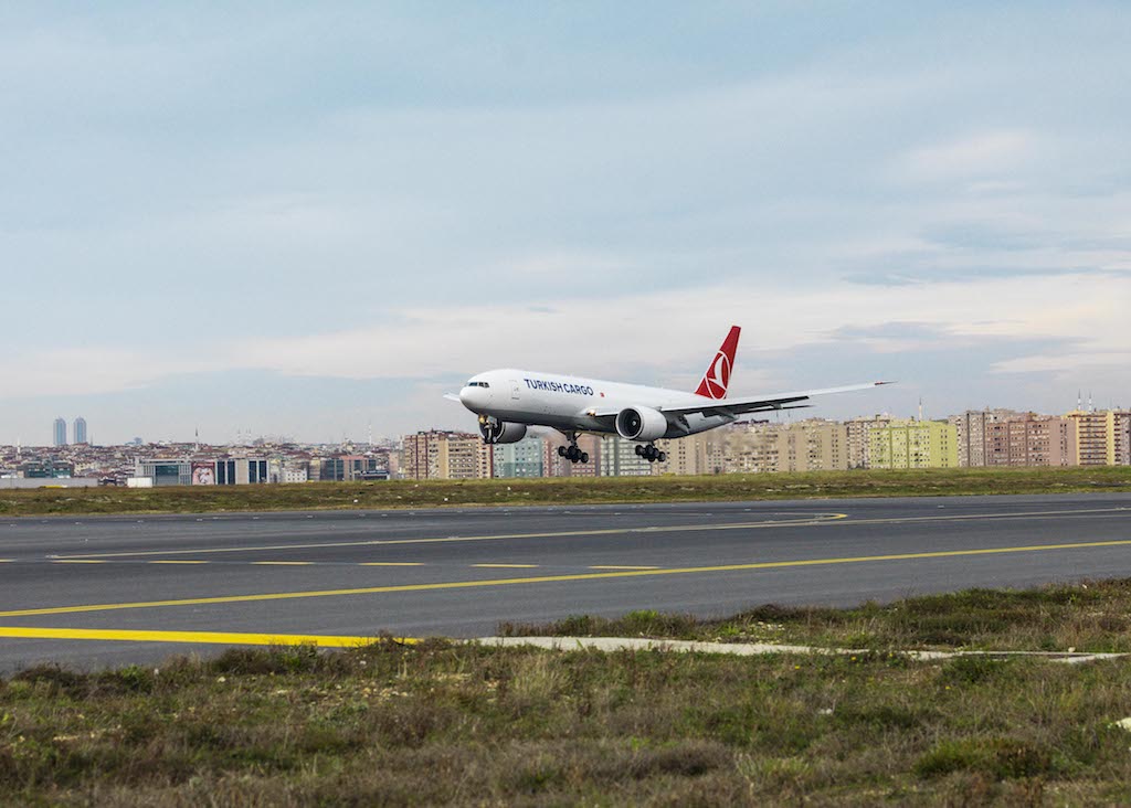 Turkish_airlines_Premier_Boeing_777F